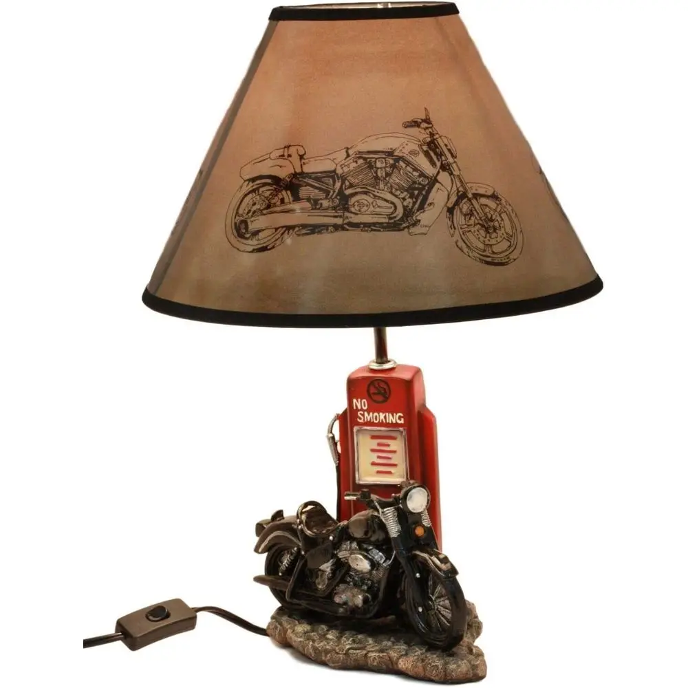 Home Decor Retro - ヴィンテージレトロブラックオートバイガスポンプデスクランプ（シェード付き）、高さ19インチ、ルート66テーマの家の装飾照明